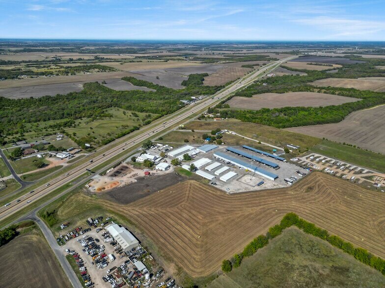 More Photos Of 15048 US Highway 75, Van Alstyne Specialty For Lease