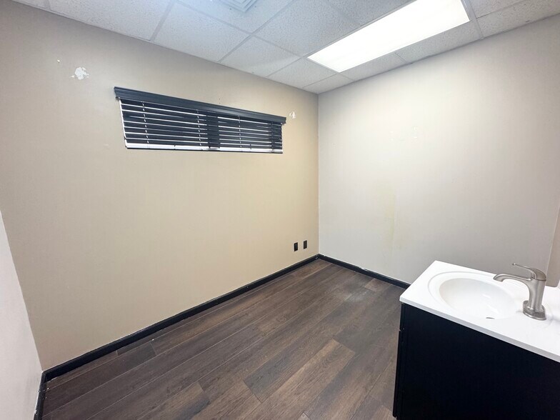 More Photos Of 816 Hempstead Tpke, Franklin Square Office For Sale