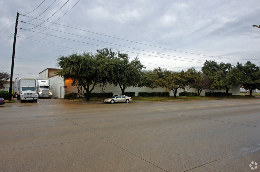 More Photos Of 1909 N Beckley Ave, Dallas Unknown For Lease