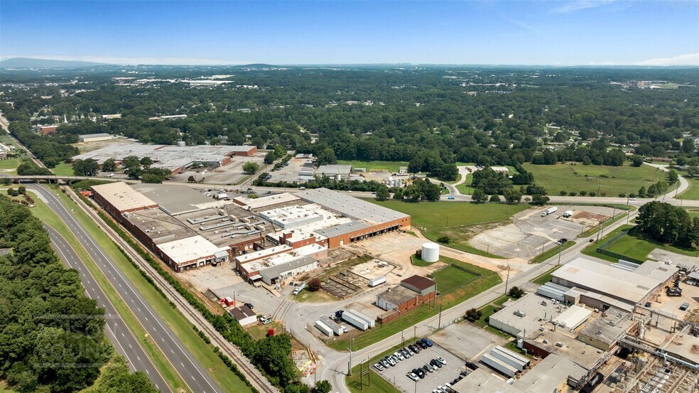More Photos Of 300 S Main St, Mauldin Warehouse For Sale