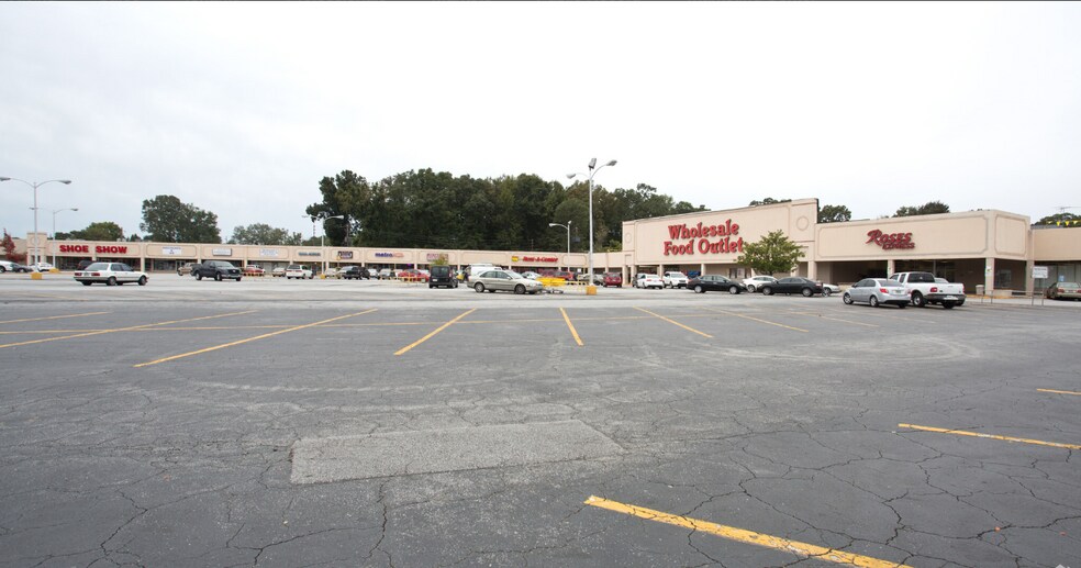 More Photos Of 4839-4925 Jonesboro Rd, Forest Park Storefront For Lease