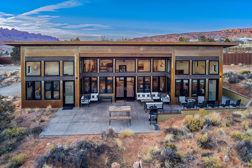 More Photos Of 171 Mt Peale Dr, Moab Specialty For Sale