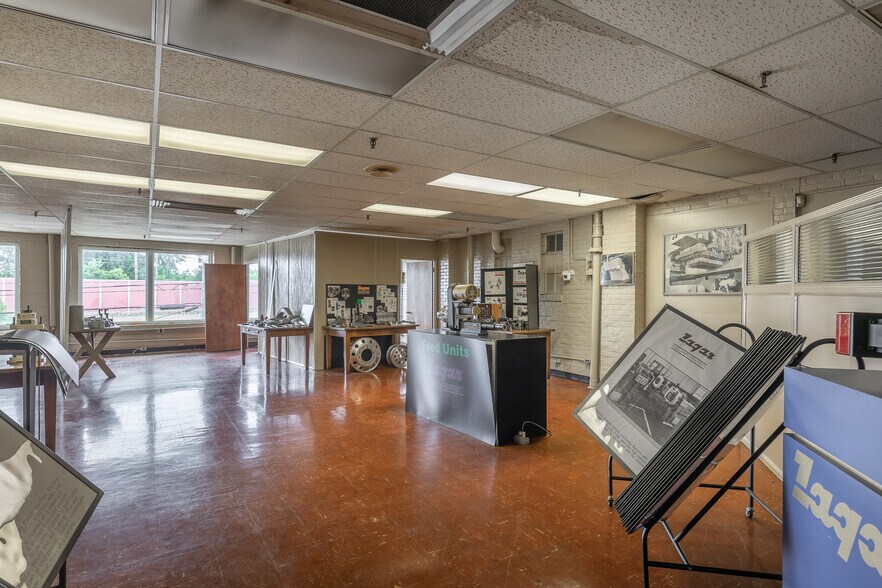 More Photos Of 24000 Lakeland Blvd, Euclid Manufacturing For Sale