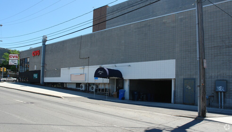 More Photos Of 700-704 S Crouse Ave, Syracuse Storefront Retail Office For Lease