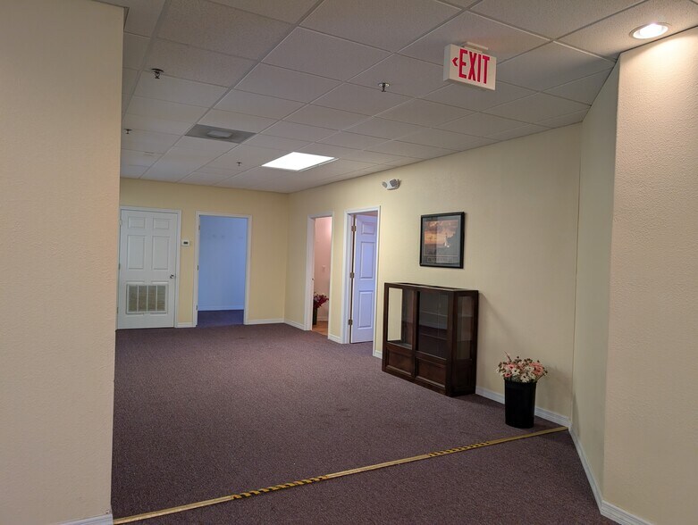 More Photos Of 400 Barton Blvd, Rockledge Light Manufacturing For Lease