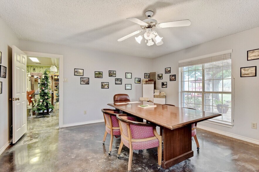 More Photos Of Lease 870 N Preston Road, Celina Garden Center For Lease