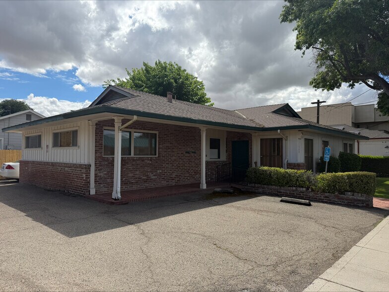 Primary Photo Of 500 W Eaton Ave, Tracy Medical For Lease