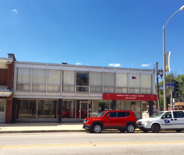 More Photos Of 3100 S Oak Park Ave, Berwyn Office For Sale