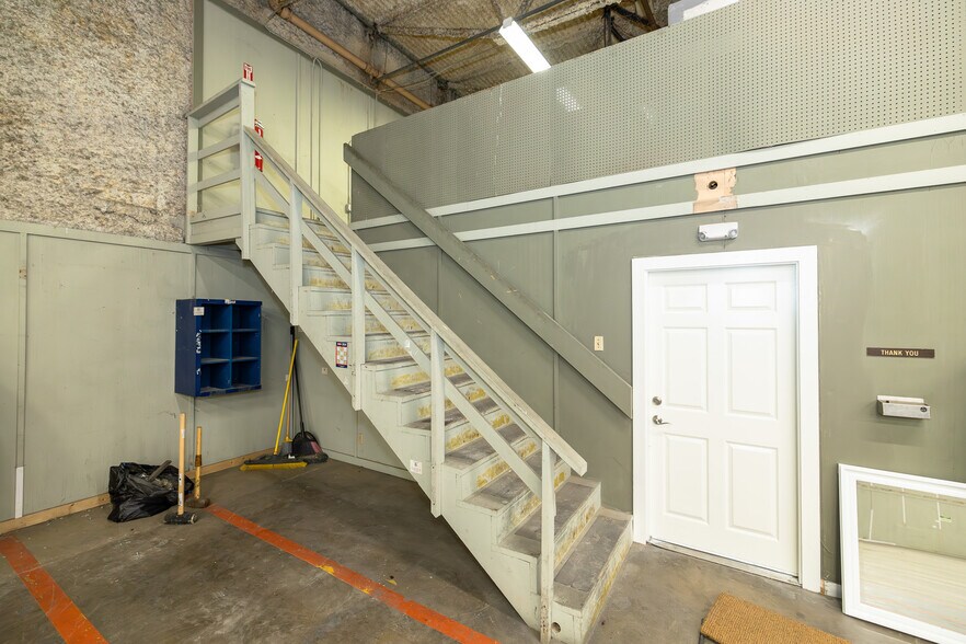 More Photos Of 8276 N SH 16, Poteet Distribution For Sale