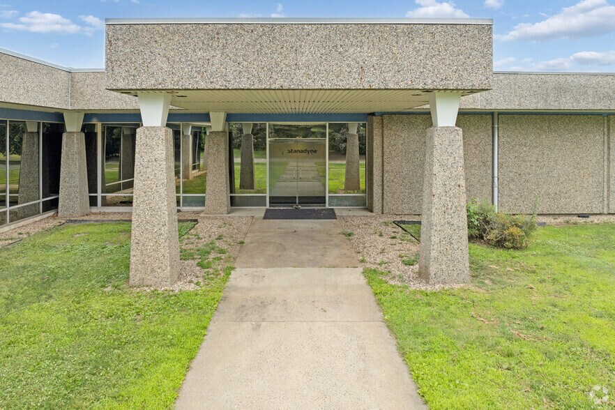 More Photos Of 92 Deerfield Rd, Windsor Unknown For Lease