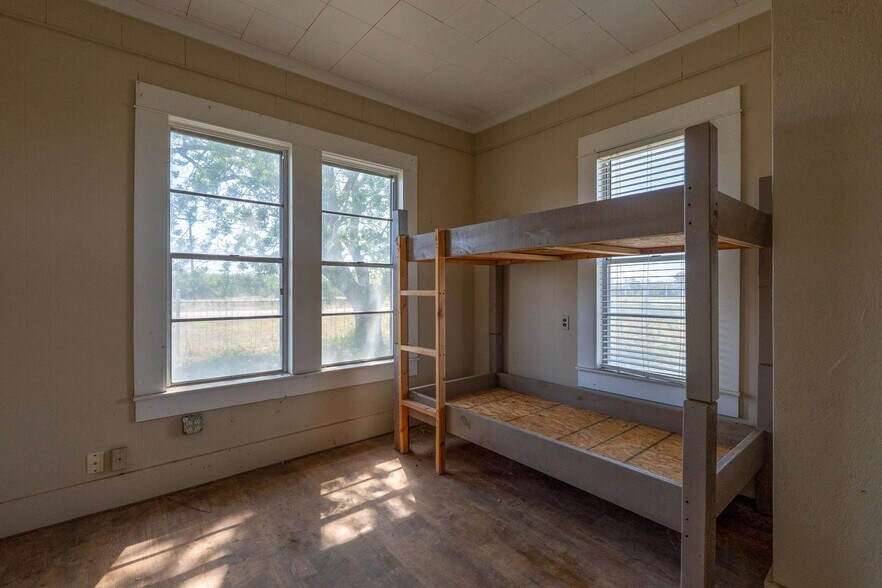 More Photos Of 992 FM 81, Goliad Warehouse For Sale