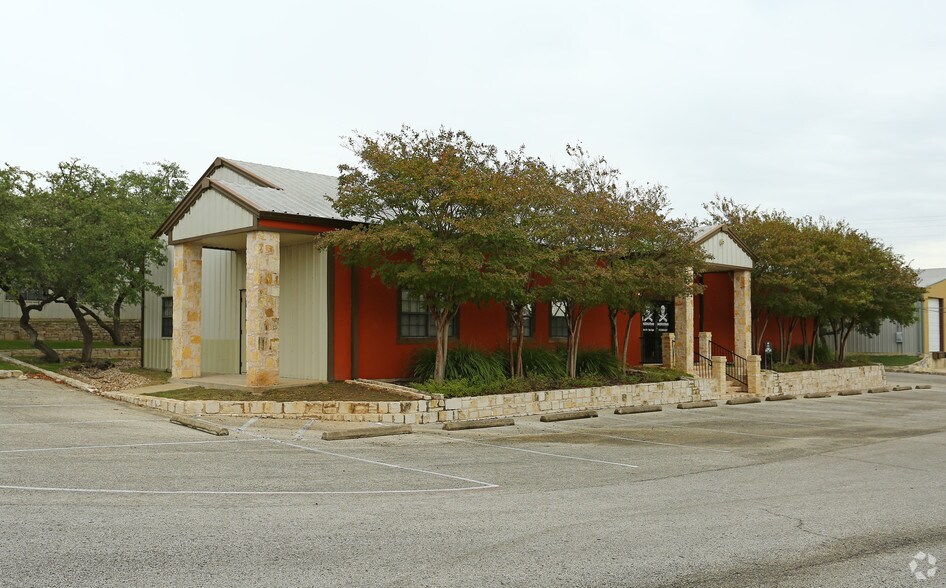 More Photos Of 14141 W Hwy 290, Dripping Springs Warehouse For Lease