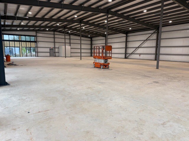 More Photos Of 14510 Fitzhugh Rd, Austin Flex For Lease