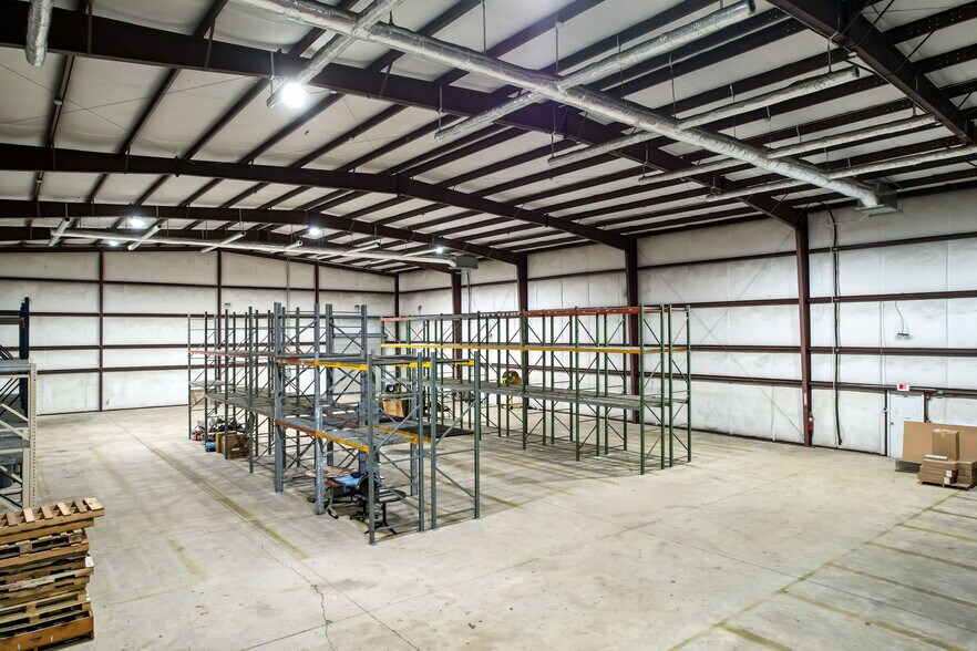 More Photos Of 10416 New Berlin Rd, Jacksonville Warehouse For Lease