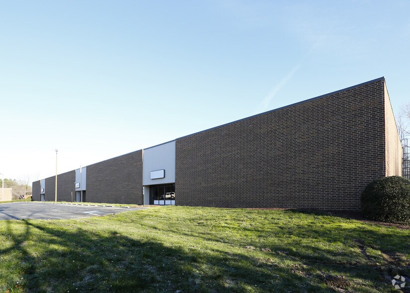 More Photos Of 4101 Revolution Park Dr, Charlotte Unknown For Lease