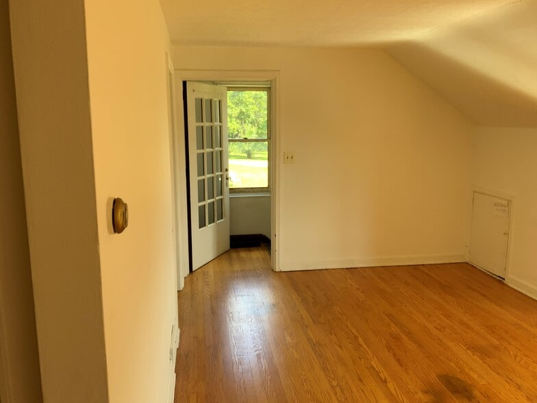 More Photos Of 30 Cecil St NE, Navarre Office Residential For Sale