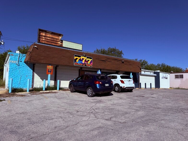 More Photos Of 1447 W Hutchins Pl, San Antonio Storefront For Sale
