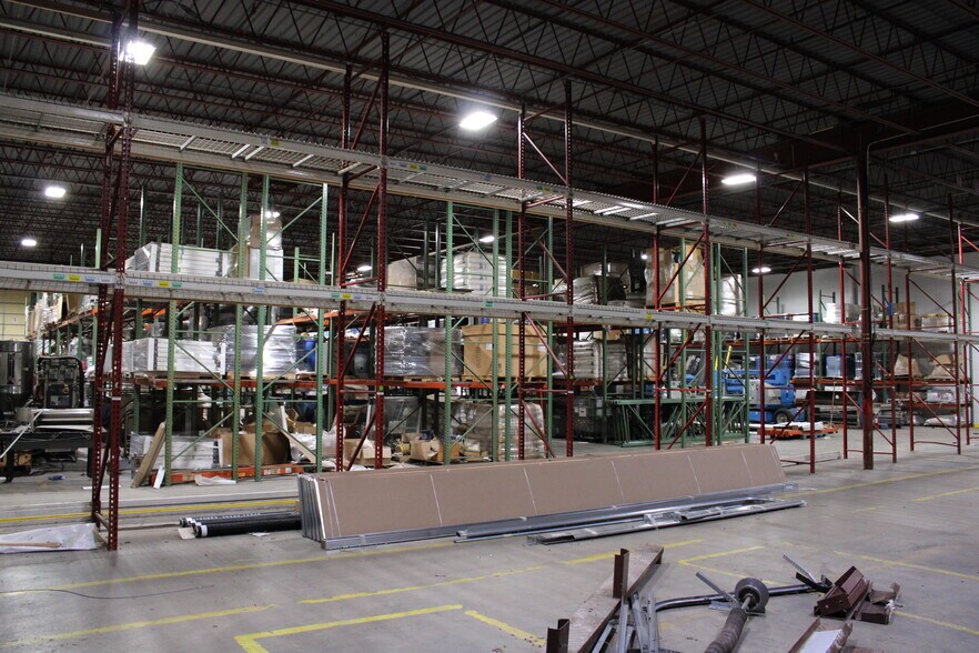 More Photos Of 3660 S School Ave, Fayetteville Warehouse For Lease