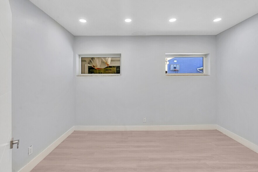 More Photos Of 6240-6244 Miramar Pky, Miramar Medical For Lease