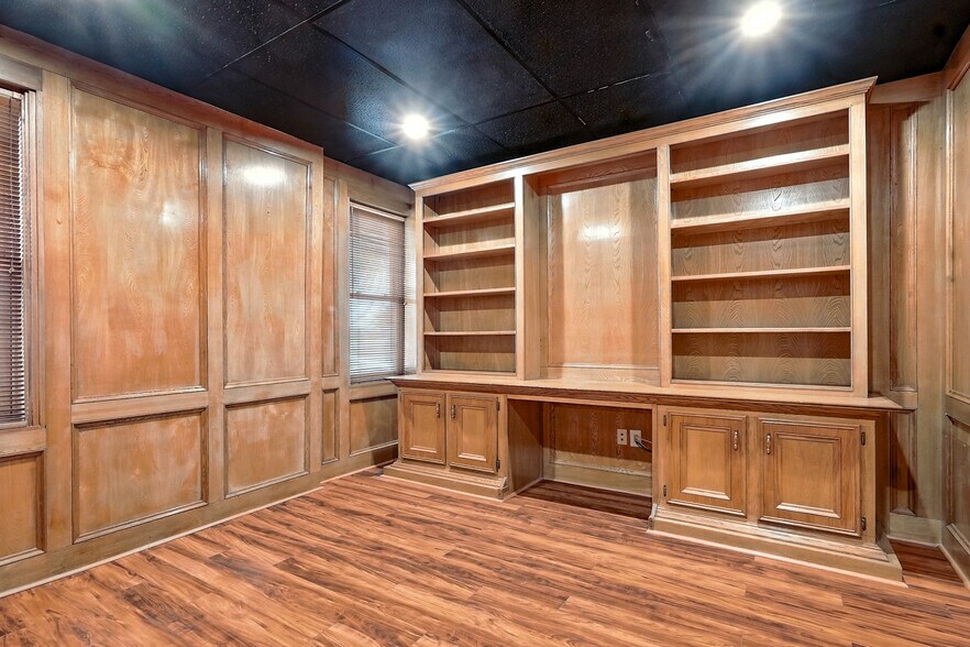 More Photos Of 441 Butternut St, Abilene Office For Sale