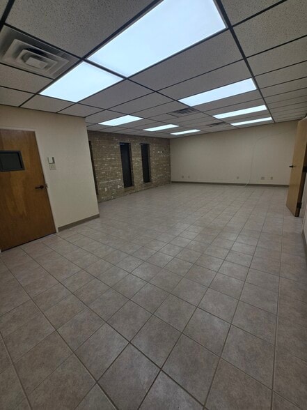 More Photos Of 3610-3616 Saturn Rd, Garland Office For Lease