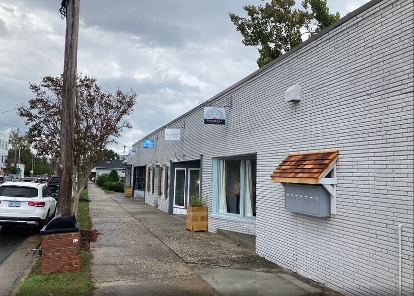 More Photos Of 909 Starkeys Aly, Wilmington Specialty For Lease