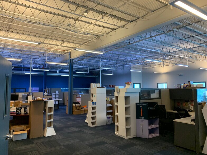 More Photos Of 15-01 Pollitt Dr, Fair Lawn Light Distribution For Lease