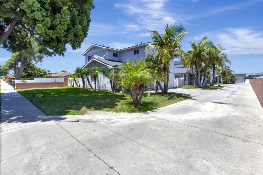 Primary Photo Of 12725 Barlin Ave, Downey Apartments For Sale