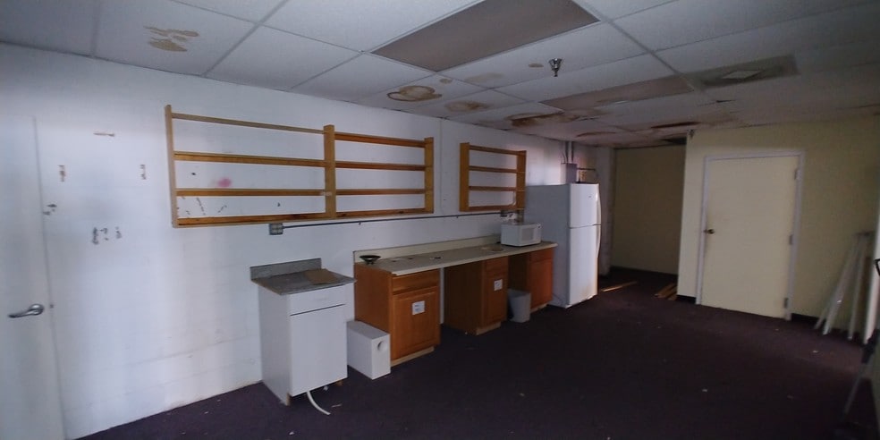 More Photos Of 5850 SE Abshier Blvd, Belleview Storefront Retail Office For Lease