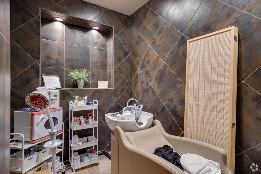 More Photos Of 1342 W Warner Rd, Tempe Unknown For Lease