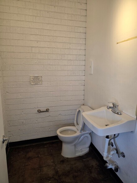 More Photos Of 6767 Adobe Rd, Twentynine Palms General Retail For Sale
