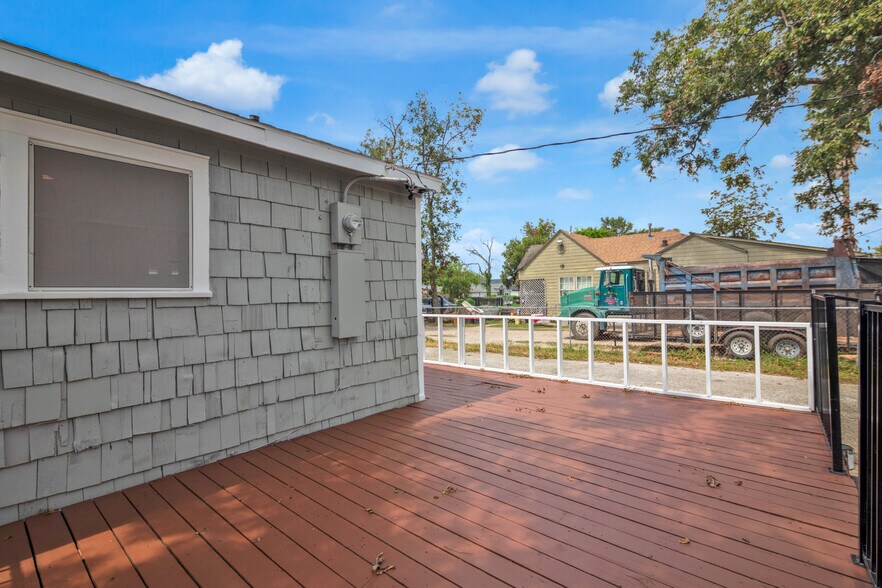 More Photos Of 3743 Erie St, Houston Freestanding For Sale