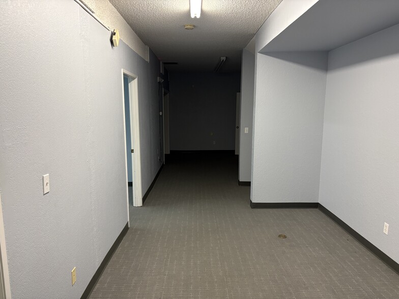 More Photos Of 8514 W Gage Blvd, Kennewick Storefront Retail Office For Lease