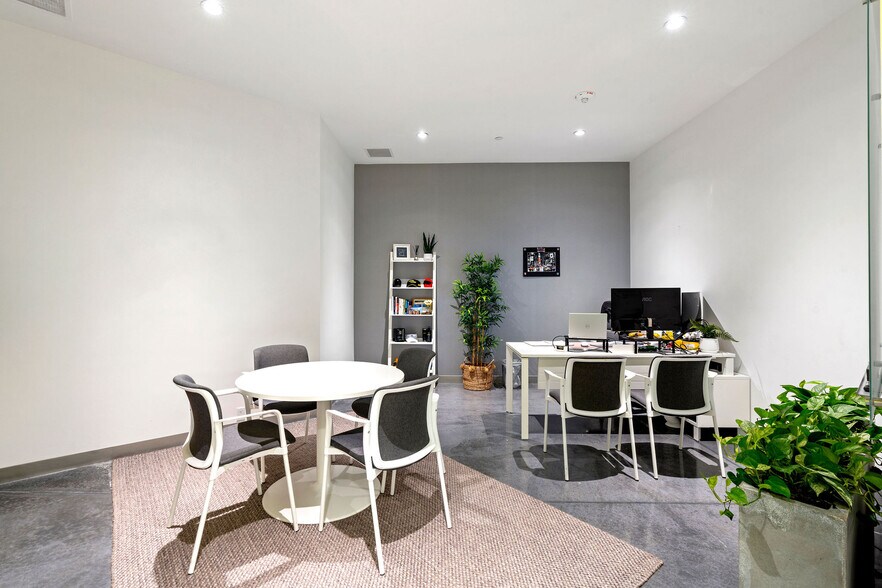 More Photos Of 405-425 SW 148th Ave, Davie Showroom For Sale