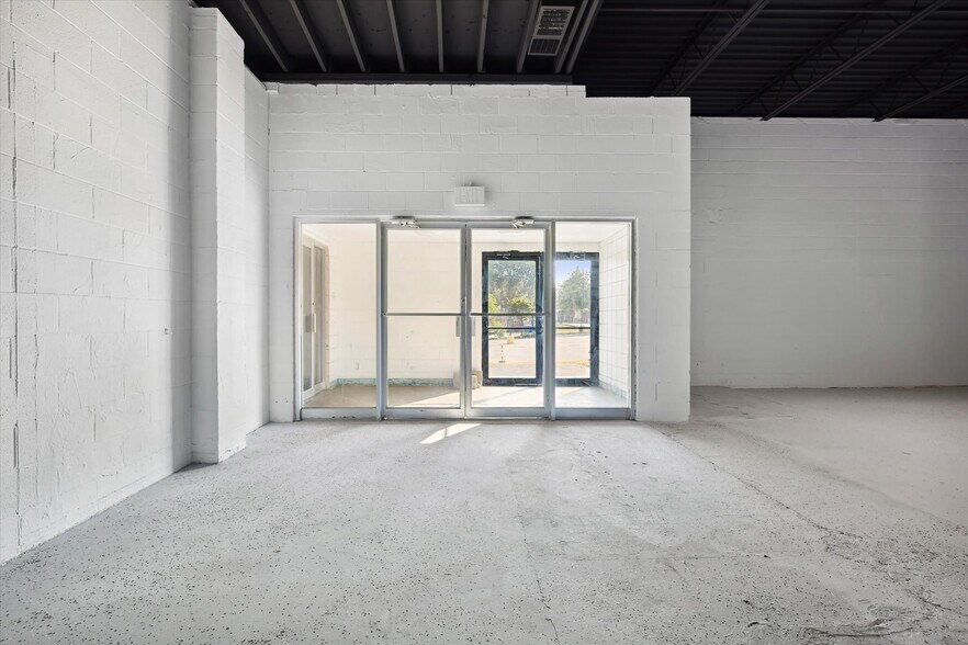 More Photos Of 969 Dixie Hwy, Rossford General Retail For Sale