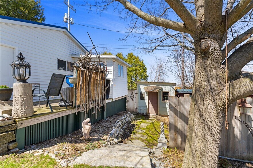 More Photos Of 517 Milwaukee St, Kewaunee General Retail For Sale