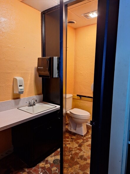 More Photos Of 525 Main St, Altavista Restaurant For Sale