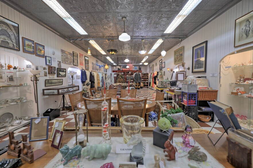 More Photos Of 511 Warren St, Hudson Storefront Retail Residential For Sale