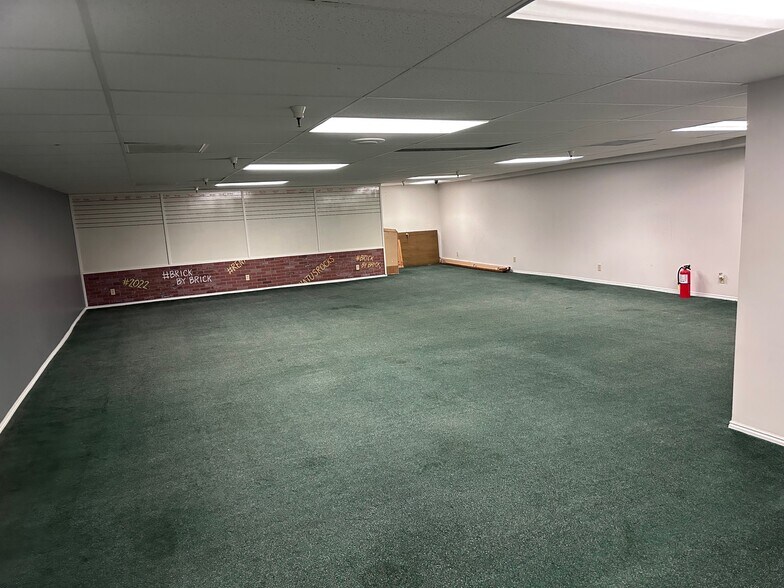 More Photos Of 644 E Union Sq, Sandy General Retail For Sale