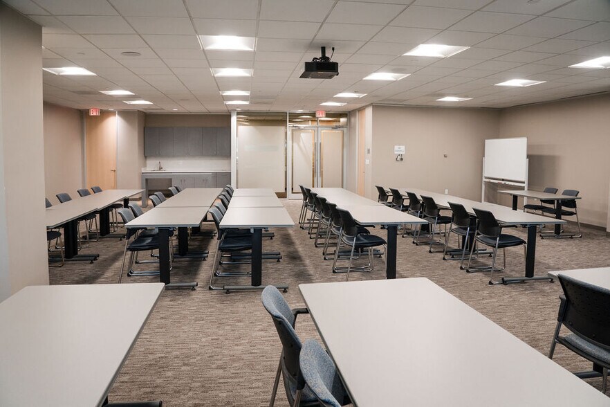 More Photos Of 15710 John F Kennedy Blvd, Houston Office For Lease