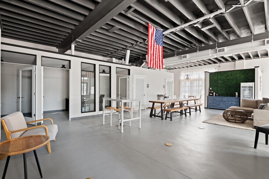 More Photos Of 229 E Lemon St, Tarpon Springs Auto Repair For Lease