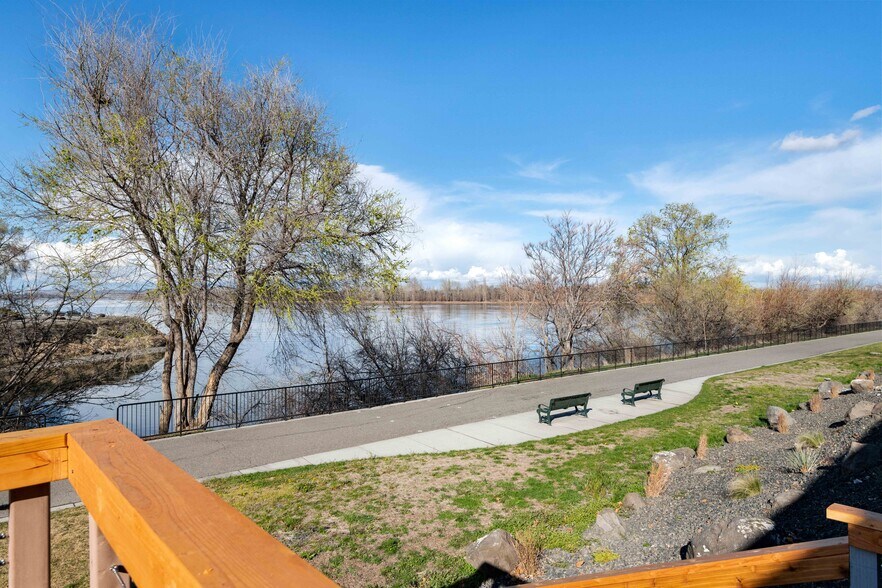 More Photos Of 50 Comstock St, Richland Hotel For Lease