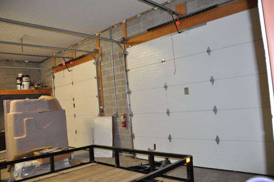 More Photos Of 869 W 2nd St, Xenia Showroom For Lease
