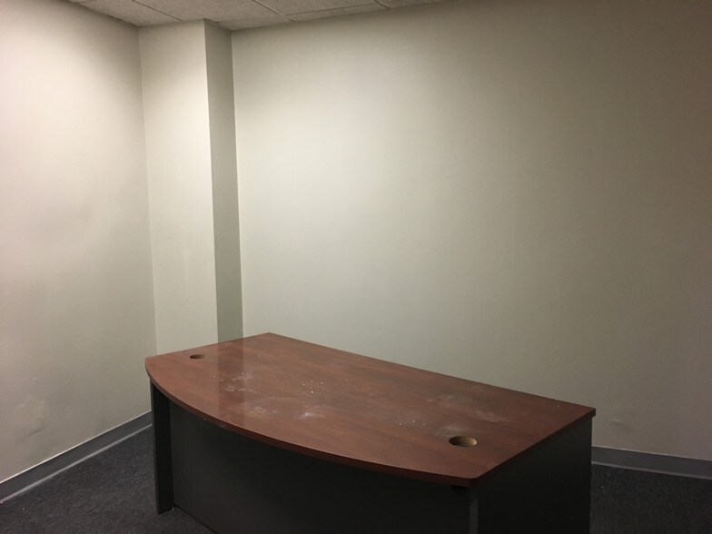 More Photos Of 2021 Tyler St, Hollywood Office For Lease