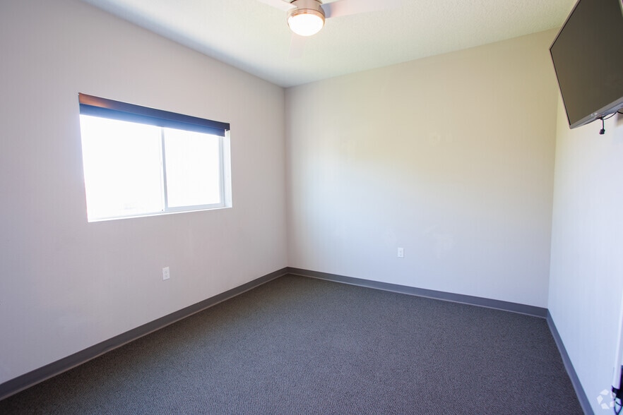 More Photos Of 950 4th St NW, Albuquerque Apartments For Sale
