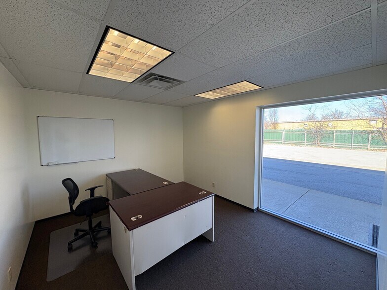 More Photos Of 601 N Redbud Ave, Broken Arrow Service For Lease