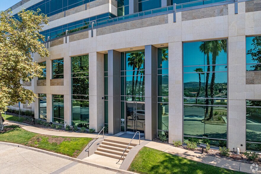 More Photos Of 500 La Terraza Blvd, Escondido Office For Lease