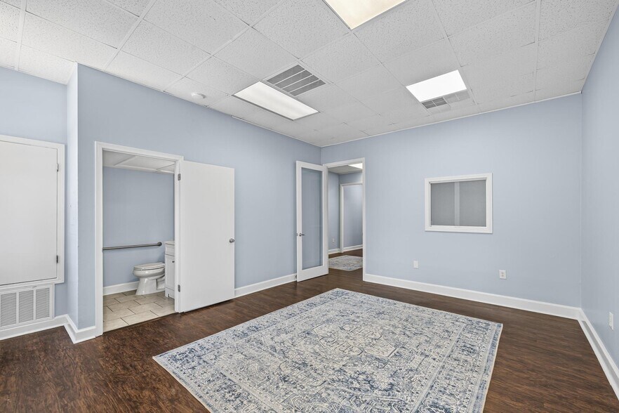 More Photos Of 913 Gulf Breeze Pky, Gulf Breeze Storefront Retail Office For Sale