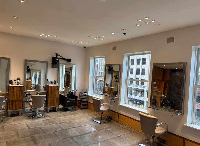 More Photos Of 132 Newbury St, Boston General Retail For Sale