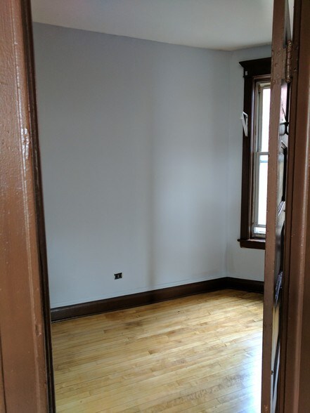 More Photos Of 2318 S Homan Ave, Chicago Apartments For Sale
